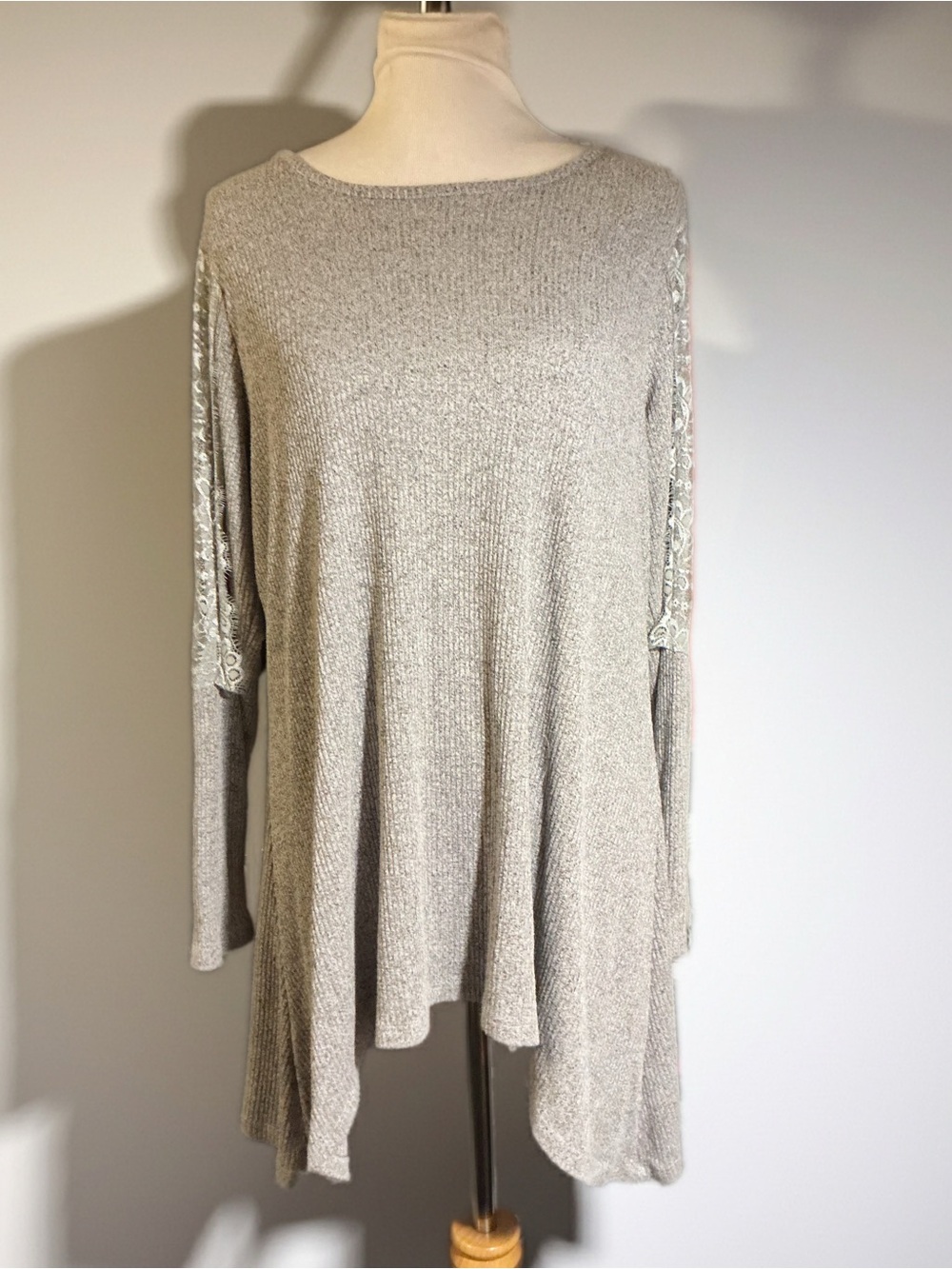 Light Gray Women's Long Sleeve Knit Tunic with Lace-Trim Sleeves